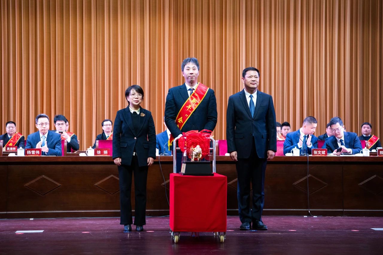 開門紅 | 巨人集團獲區多項表彰 開門紅 | 巨人集團獲區多項表彰