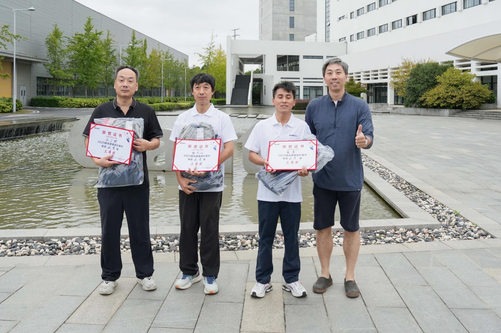 塔下再聚首 攀登勢(shì)正雄——巨龍電梯試驗(yàn)塔第六屆登高跑開賽 塔下再聚首 攀登勢(shì)正雄——巨龍電梯試驗(yàn)塔第六屆登高跑開賽