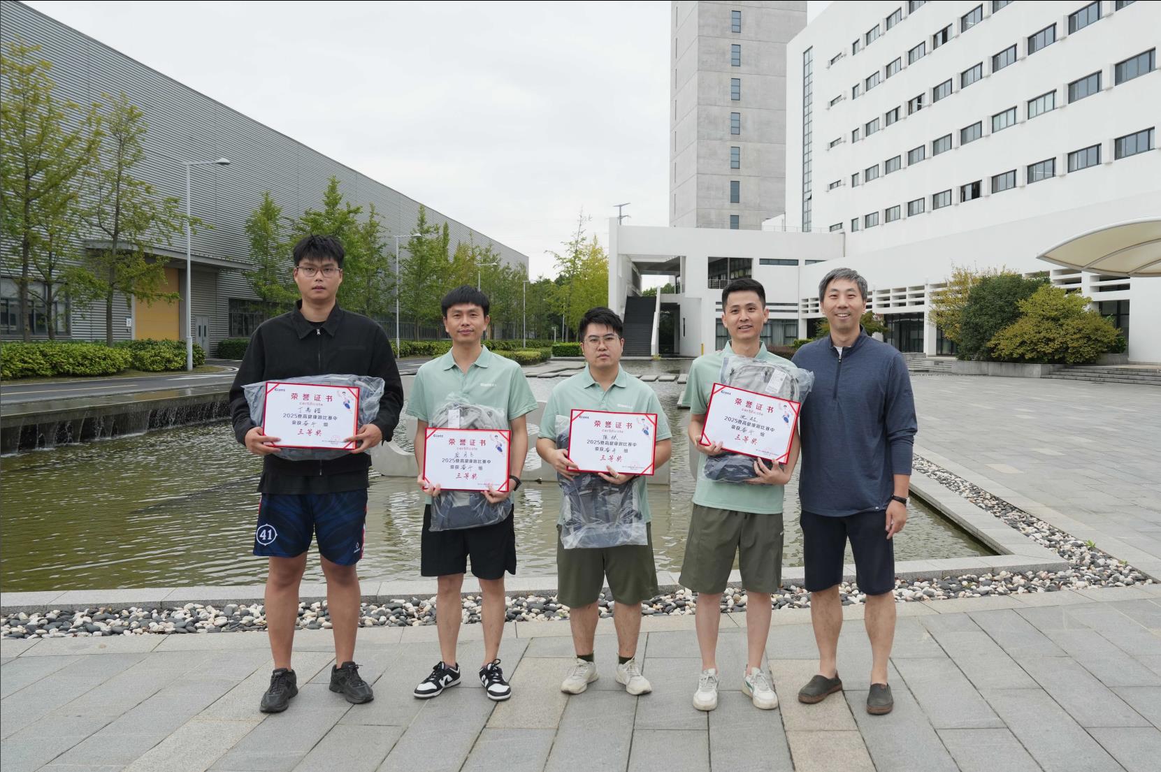 塔下再聚首 攀登勢(shì)正雄——巨龍電梯試驗(yàn)塔第六屆登高跑開賽 塔下再聚首 攀登勢(shì)正雄——巨龍電梯試驗(yàn)塔第六屆登高跑開賽