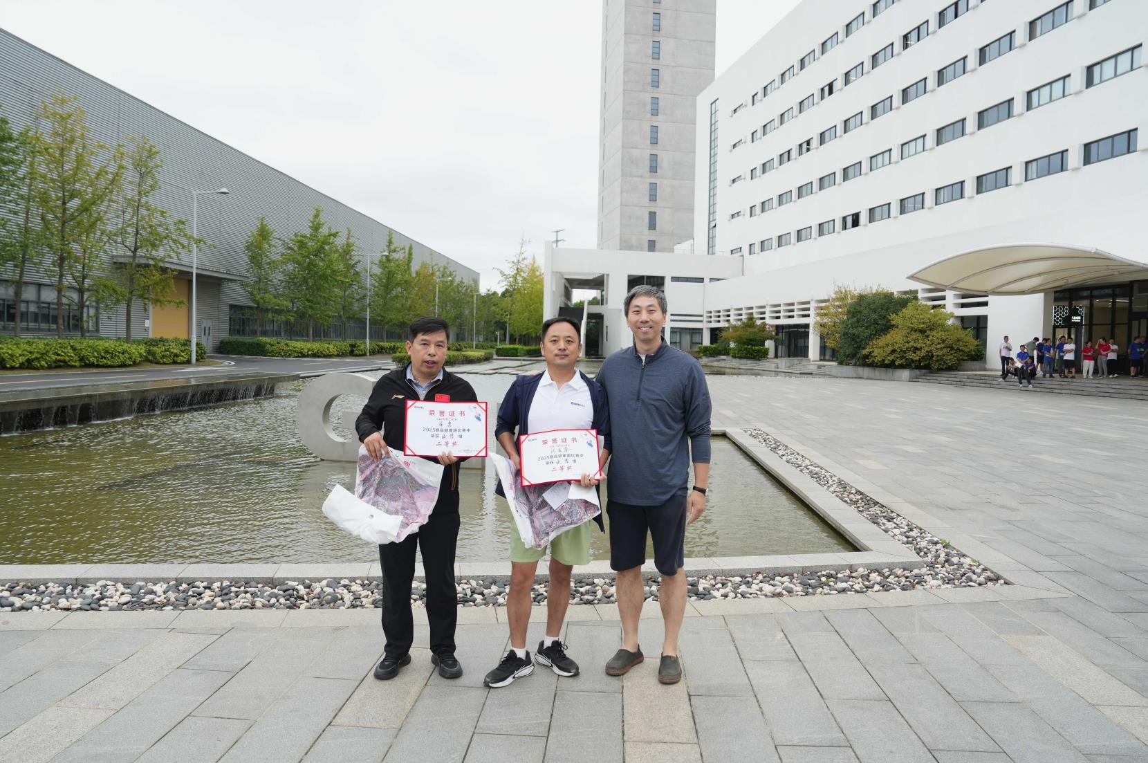 塔下再聚首 攀登勢(shì)正雄——巨龍電梯試驗(yàn)塔第六屆登高跑開賽 塔下再聚首 攀登勢(shì)正雄——巨龍電梯試驗(yàn)塔第六屆登高跑開賽