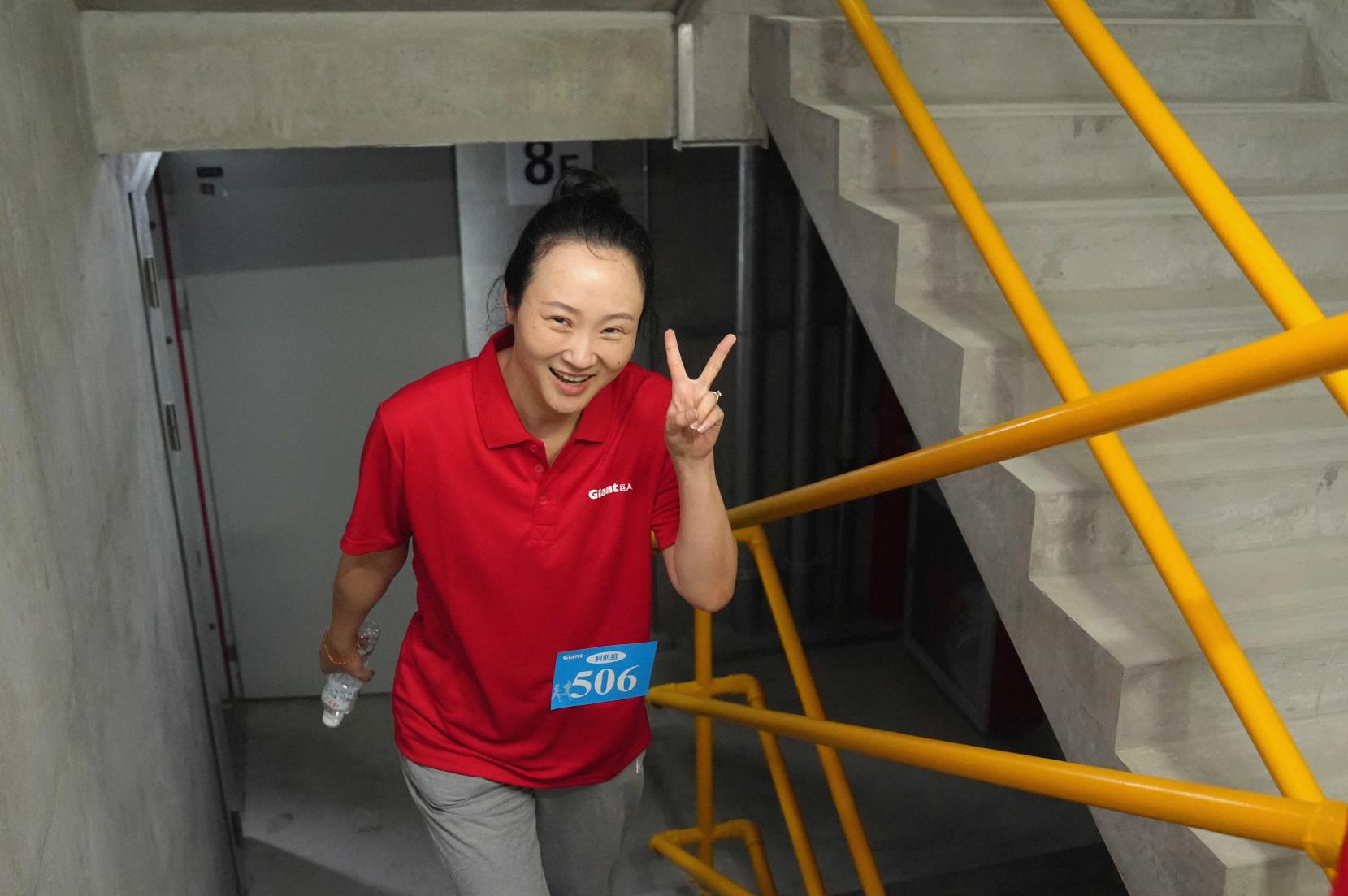 塔下再聚首 攀登勢(shì)正雄——巨龍電梯試驗(yàn)塔第六屆登高跑開賽 塔下再聚首 攀登勢(shì)正雄——巨龍電梯試驗(yàn)塔第六屆登高跑開賽