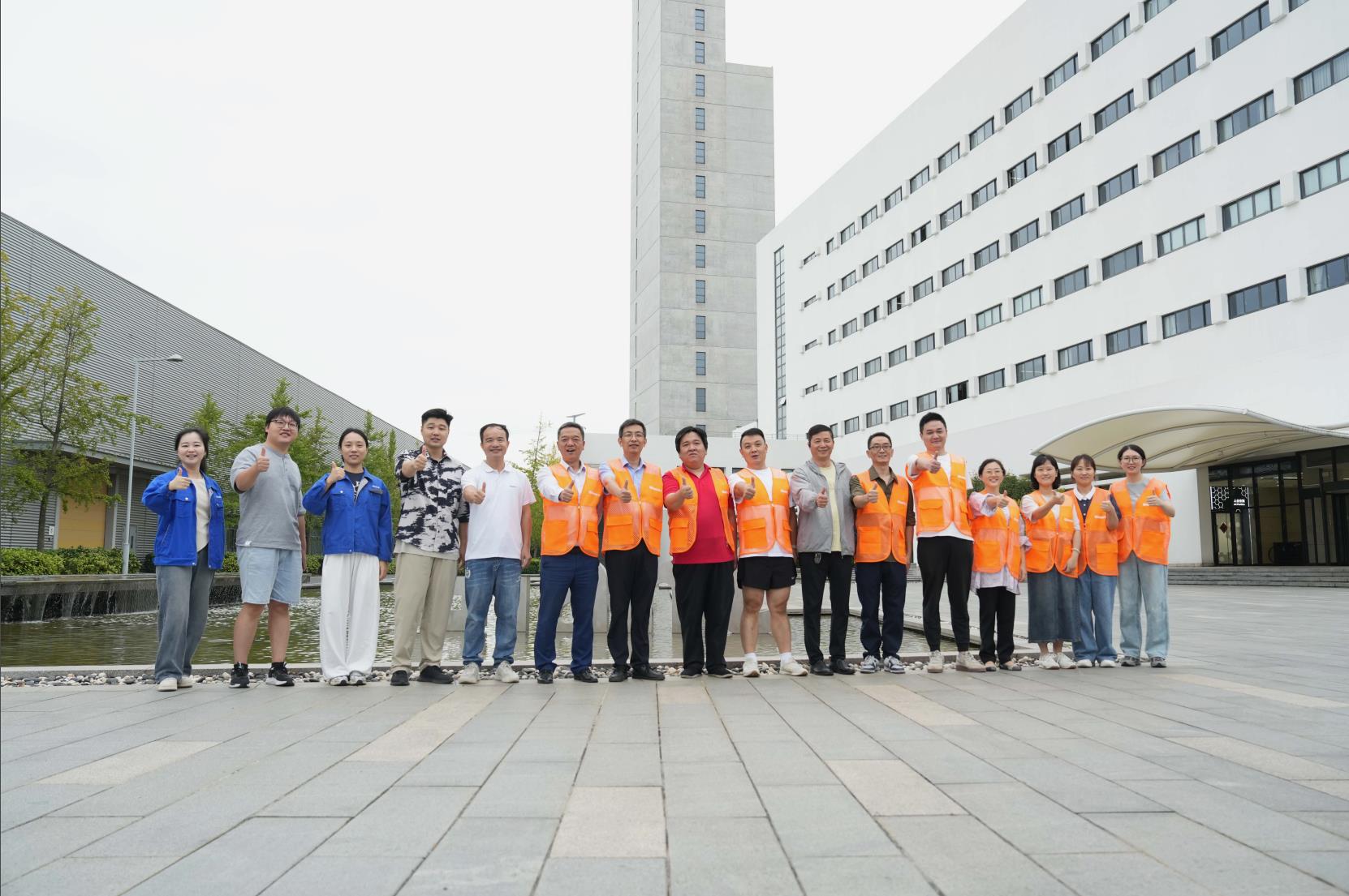 塔下再聚首 攀登勢(shì)正雄——巨龍電梯試驗(yàn)塔第六屆登高跑開賽 塔下再聚首 攀登勢(shì)正雄——巨龍電梯試驗(yàn)塔第六屆登高跑開賽